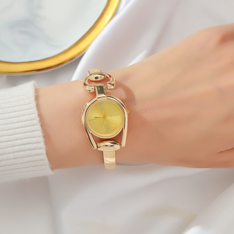 MD-S01493 vintage button bracelet watch Fashion small senior sense new cross-bor