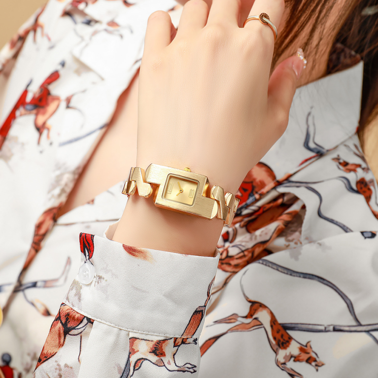 MD-S04033 Women’s fashion square personality steel belt women’s watch wave curve